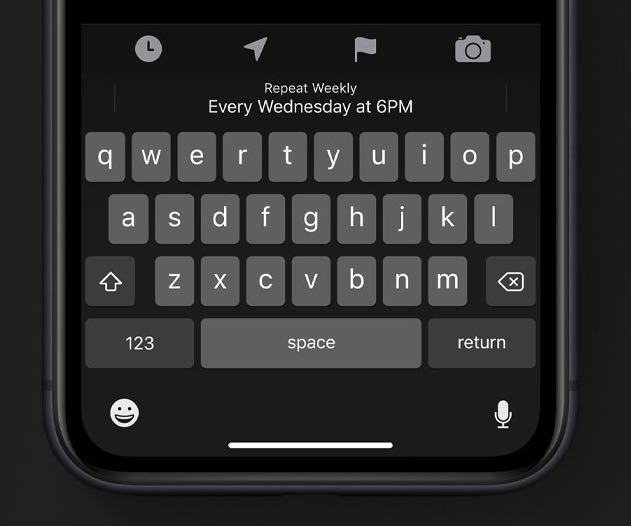 This is the new Swipey keyboard in iOS 13. Apple called it "QuickPath typing".   The QuickType keyboard now includes QuickPath, so you can swipe your finger from one letter to the next to enter a word without removing your finger from the keyboard.   Easily just need to swipe through the keys that you need to enter.