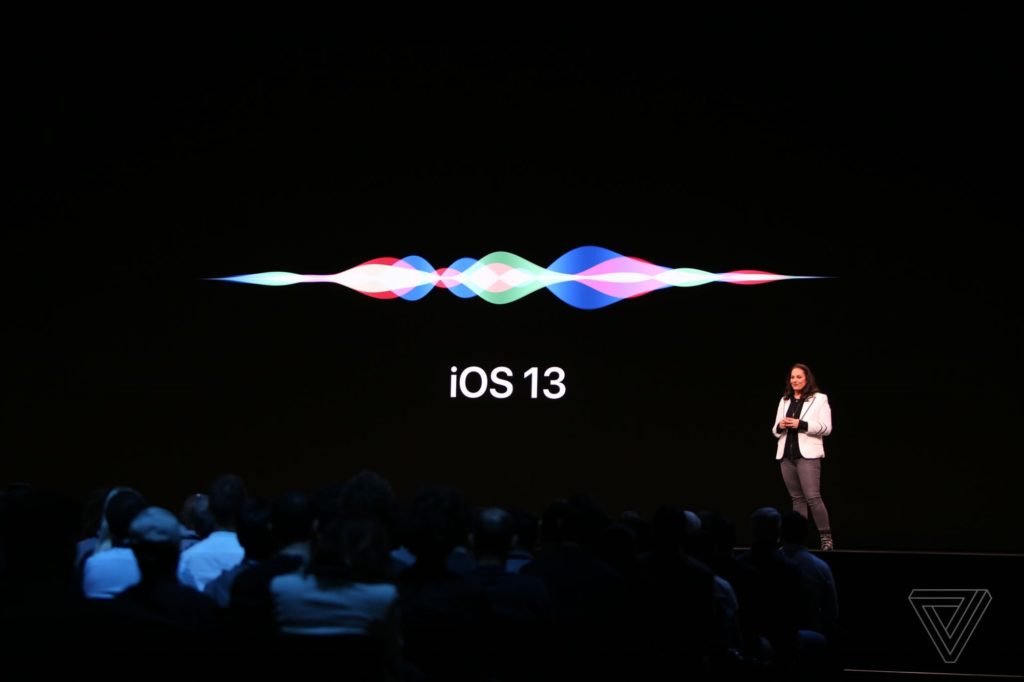  Siri has updated with a new voice in iOS 13. With this audio updated you can hear a natural and smoother voice from Siri. 