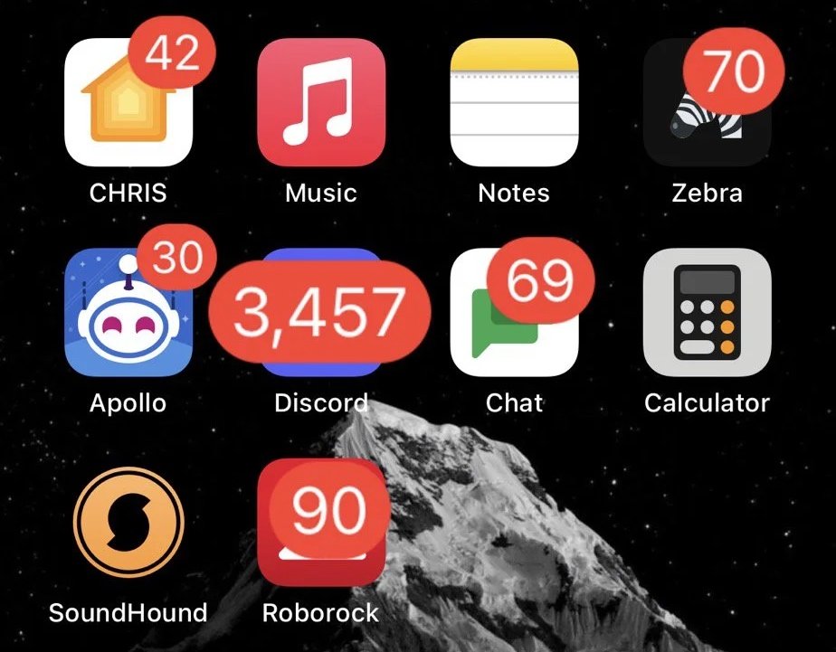 The GrowingBadges tweak allows iPhone/iPad users to change the notification badge size; when you go to the GrowingBadges interface, you can customize the notification badges to grow as they pile up.